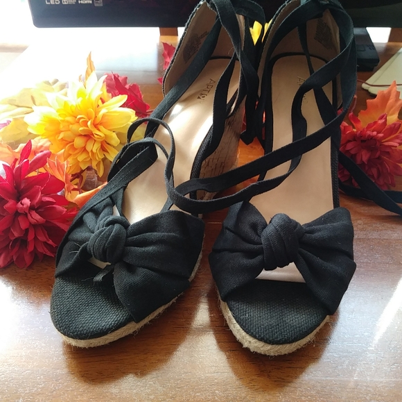 Shoes - Picture 5 of 5